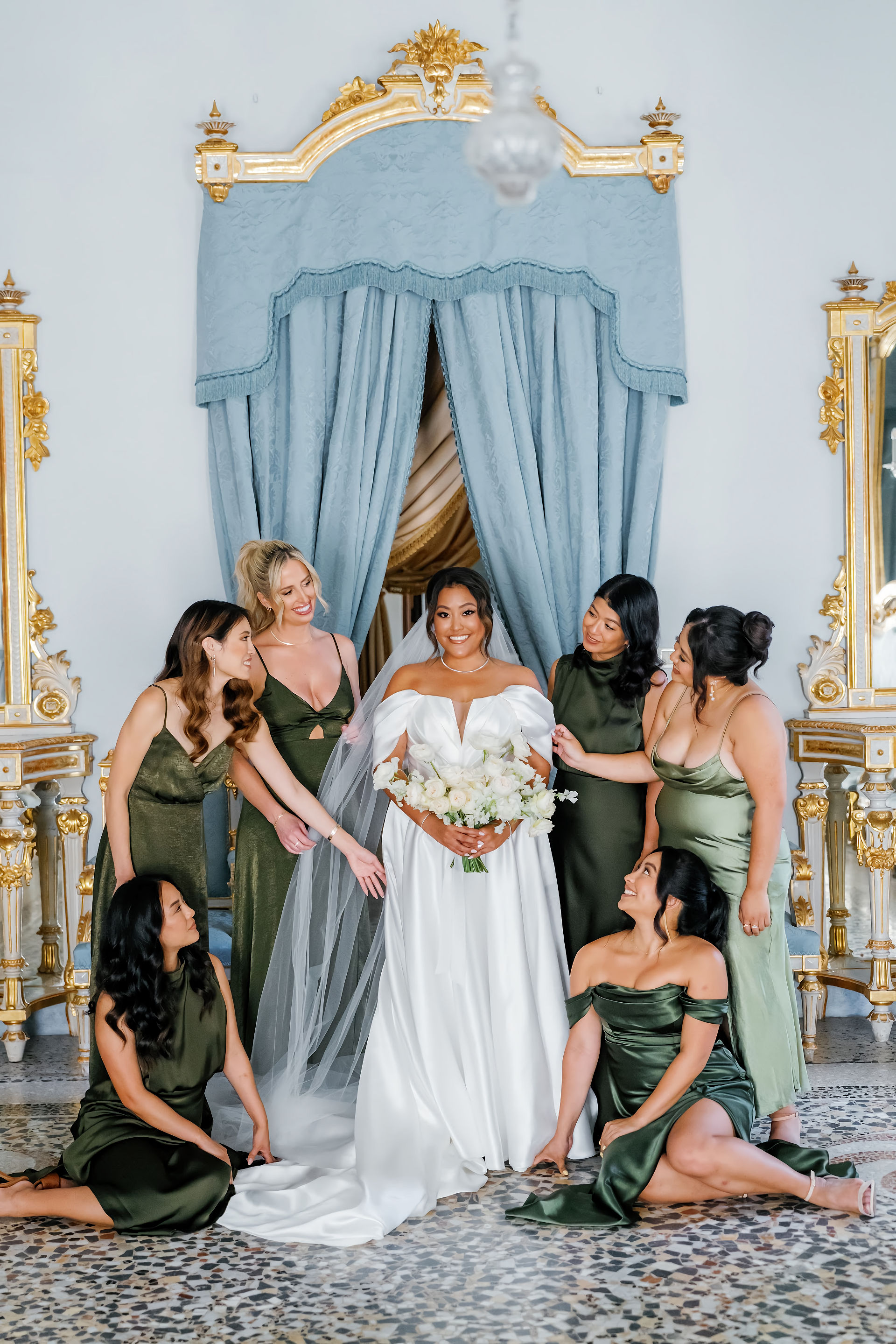 THE BRIDESMAIDS: WHO THEY ARE AND HOW TO CHOOSE THEM